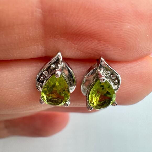 Vintage Green Peridot? CZ Stud Earrings 925 Sterling Silver Teardrop Leaf Tested - Picture 2 of 14